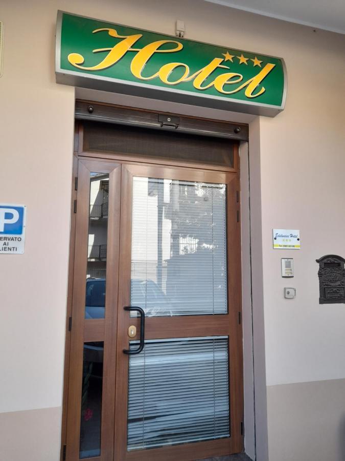 Hotel Edelweiss Laino Borgo ภายนอก รูปภาพ